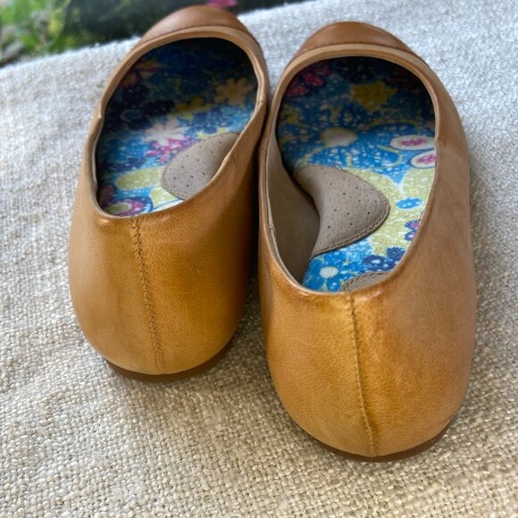 SoftWalk Tan leather memory round toe foam ballerina flats, Size 6.5 - Picture 4 of 7
